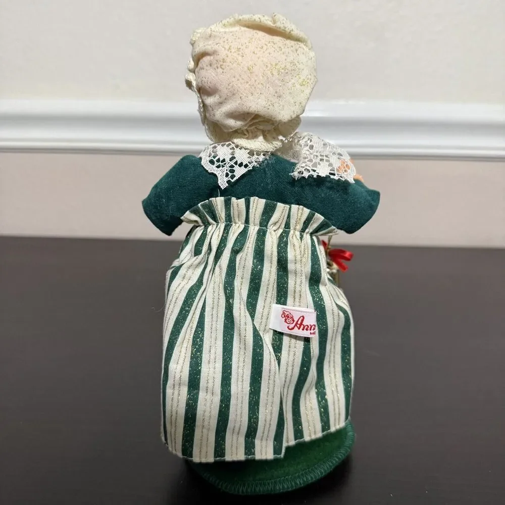 Annalee Mrs.‎ Claus Santa with Jingle Bell Doll Figurine W/ Mobilitee Holly
